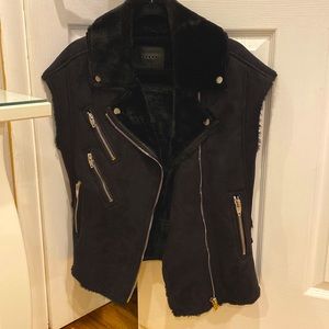 Blank NYC Blk Faux Fur Zip Vest- size XS- Like NEW
